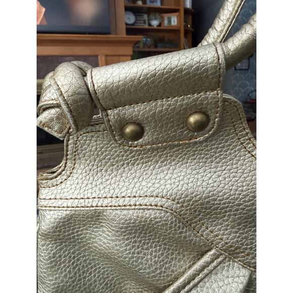 Limited Edition Gold Metalilic Xl Shoulder Bag - Picture 8 of 8